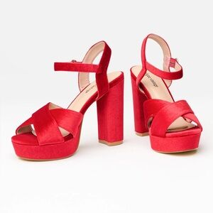 NWT Unique Vintage 1970s Red Velvet Platforms Size 8